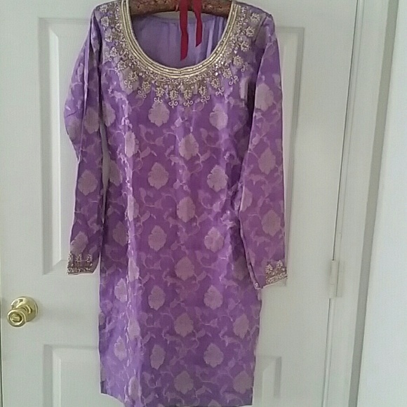 Traditional Pakistani shalwar kameez set - Picture 8 of 8